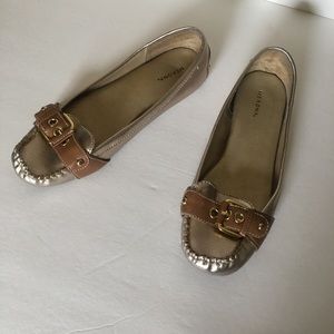 Cute flats in great condition!